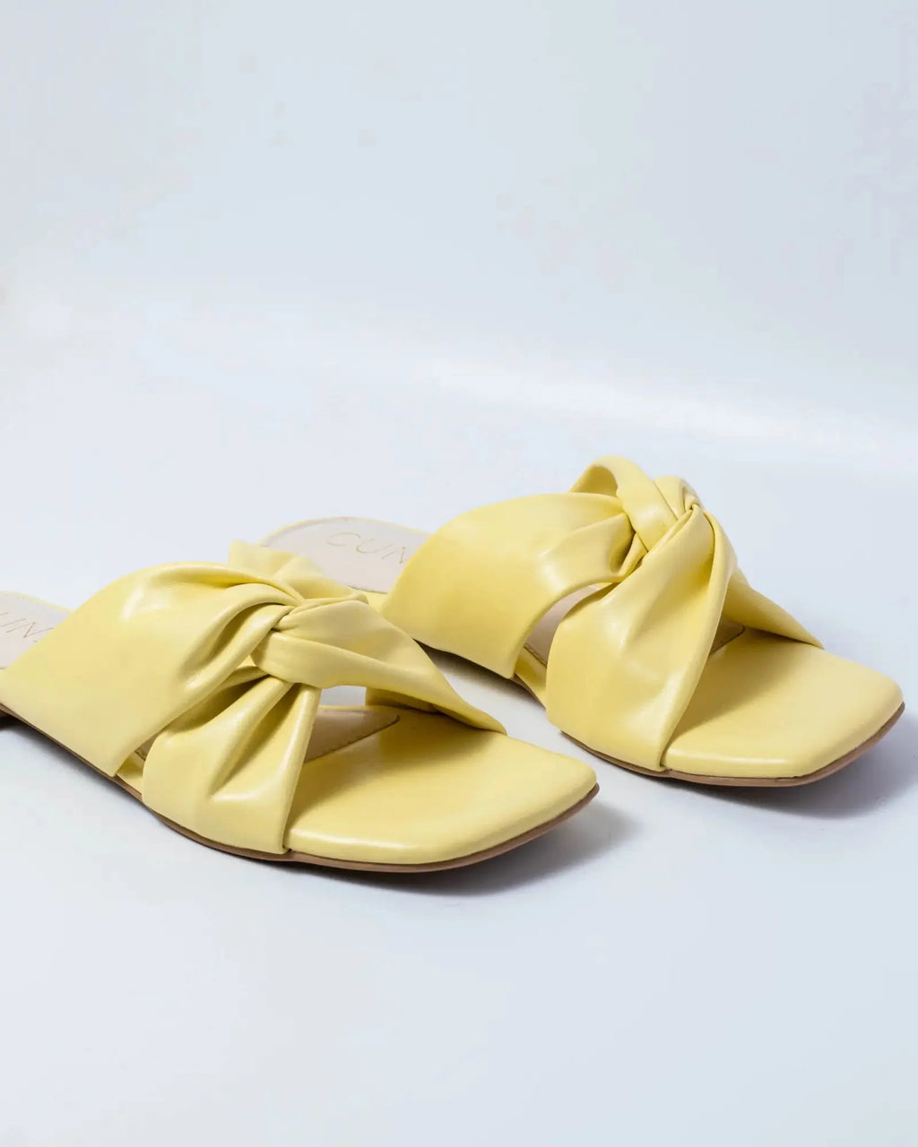 Top 7 Comfortable Womens Flats for Daily Wear - cunei
